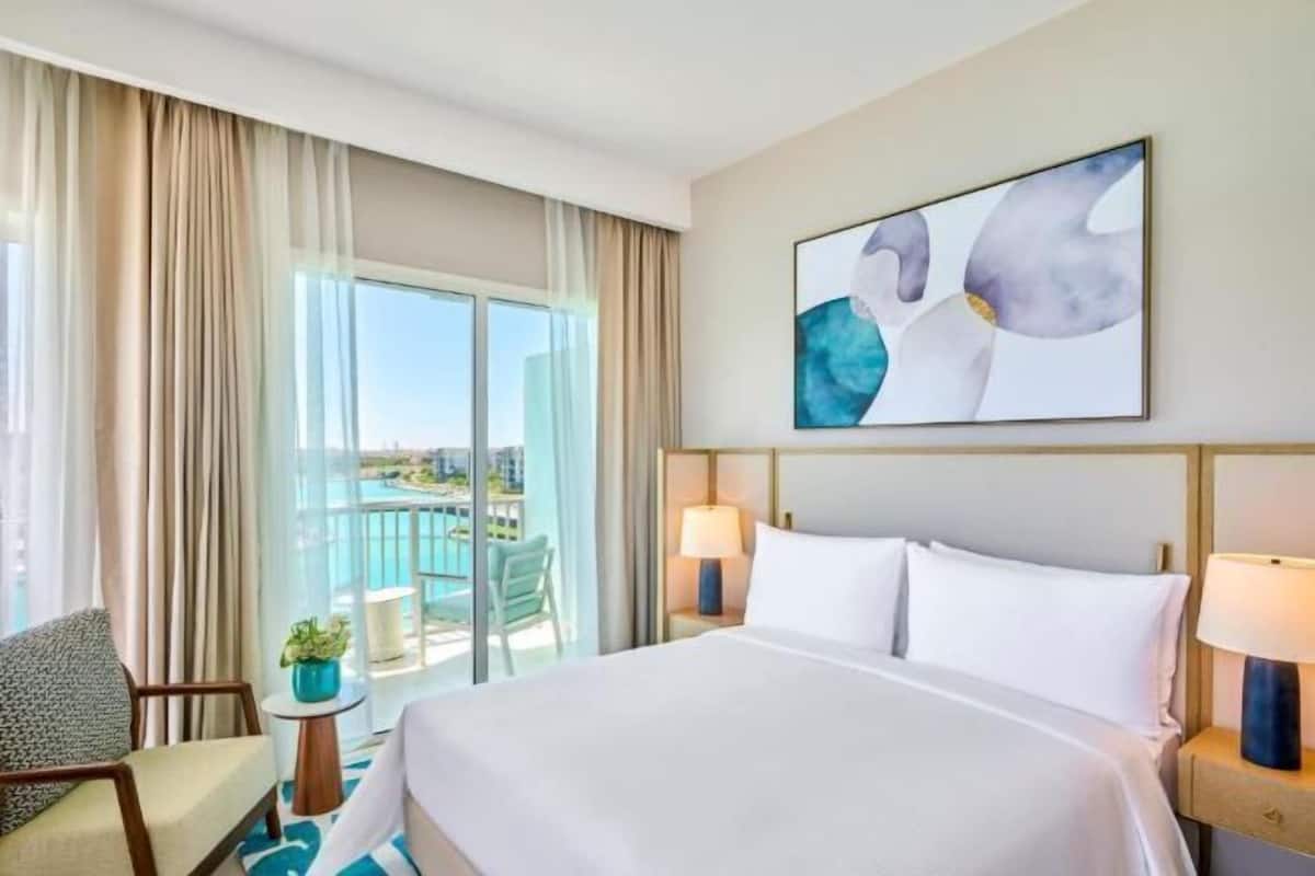 1 bedroom, premium bedding, free minibar, in-room safe