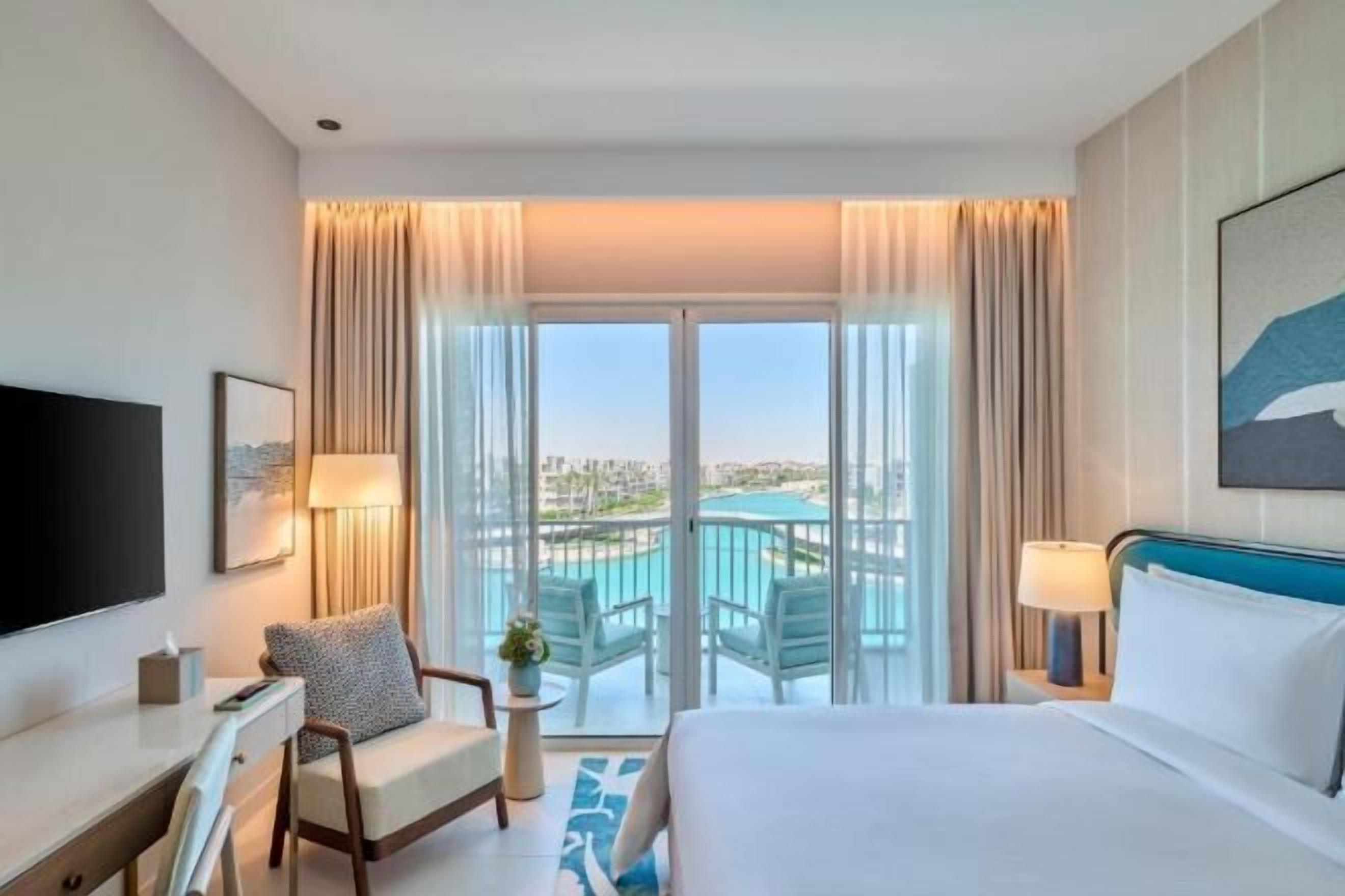 Premium bedding, free minibar, in-room safe, desk