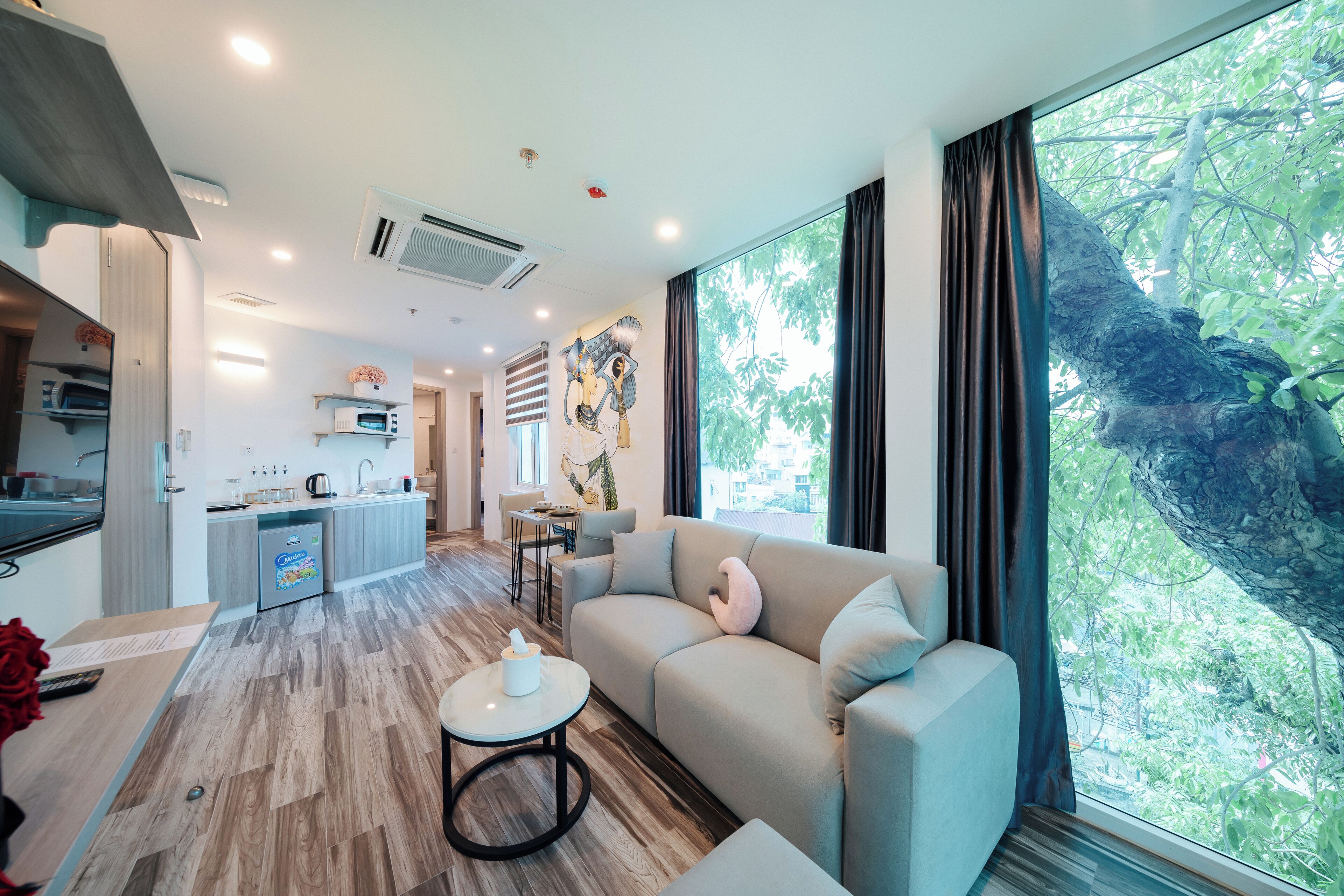 Family Apartment, City View | Living area | 42-inch Smart TV with cable channels