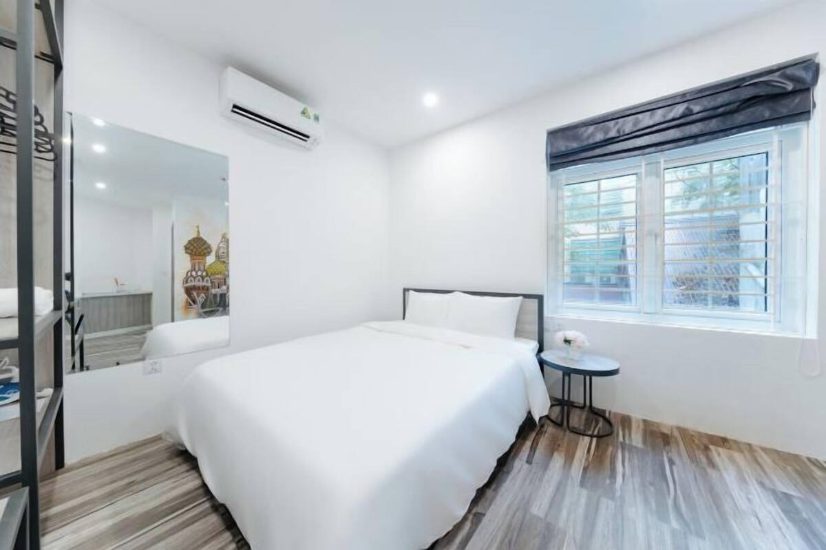 2 slaapkamers, een bureau, geluiddichte muren