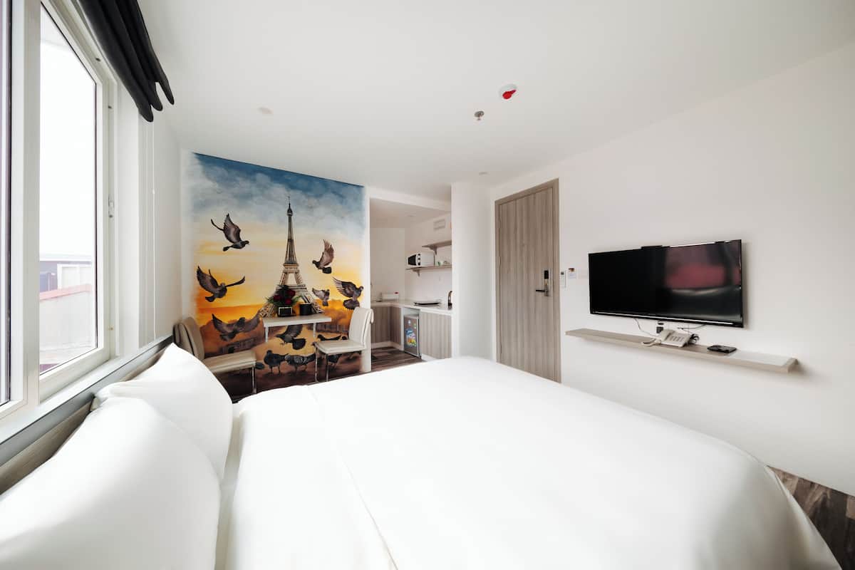 Studio có thiết kế đặc sắc, quang cảnh thành phố | 2 phòng ngủ, bàn, phòng cách âm, bàn ủi/dụng cụ ủi quần áo