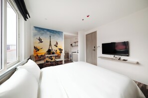 Design Studio, City View | Desk, soundproofing, iron/ironing board, cribs/infant beds - Su Casa Hanoi Old Quarter (Hanoi)