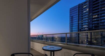 Footscray pool pleasant &Bright 2BR2BA apt