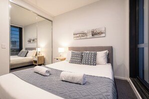 2 Schlafzimmer, Schreibtisch, Bügeleisen/Bügelbrett, kostenloses WLAN