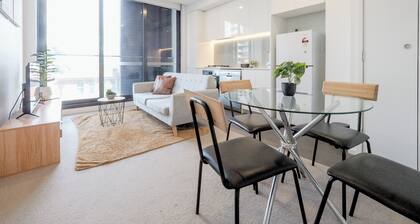 Stylish 1BR1BA apt in Footscray Pool Gym WIFI