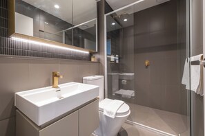 Hair dryer, towels - Relaxed 1BR1BA city view apt WIFI in CBD (Melbourne)