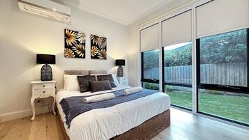 4 bedrooms, desk, iron/ironing board, free WiFi