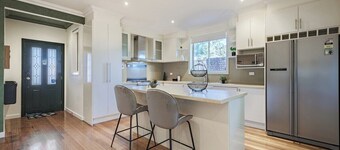 Nunawading beautiful 3BR house+decking+courtyard