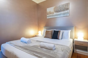 3 chambres, bureau, fer et planche à repasser, accès au Wi-Fi (inclus)