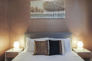 3 slaapkamers, een bureau, een strijkplank/strijkijzer, gratis wifi