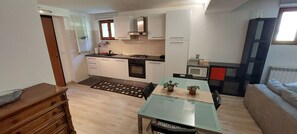 Fridge, microwave, oven, stovetop - A LITTLE NEST (Ivrea)
