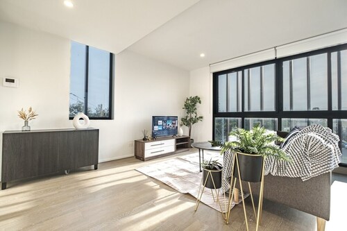 This apartment is a 2 bedroom(s), 2.5 bathrooms, located in Maribyrnong, VIC.