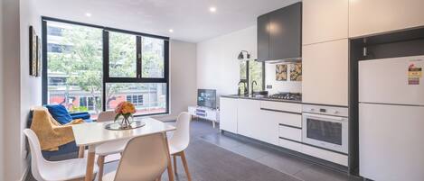 Fridge, microwave, oven, stovetop