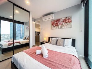 2 bedrooms, iron/ironing board, free WiFi, bed sheets