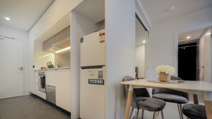 Dining - High level on 36th Floor 2BR Balcony | Wifi Pool (Melbourne)