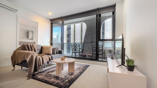 Living area - High level on 36th Floor 2BR Balcony | Wifi Pool (Melbourne)