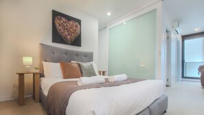 Room - High level on 36th Floor 2BR Balcony | Wifi Pool (Melbourne)