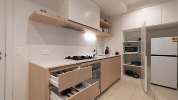 Fridge, microwave, oven, stovetop