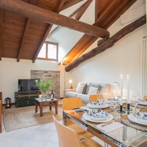 House - Plinio 10 in Como With 2 Bedrooms and 2 Bathrooms (Como)