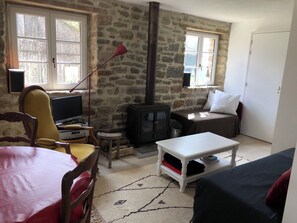 2 habitaciones, tabla de planchar con plancha, cuna de viaje y wifi 