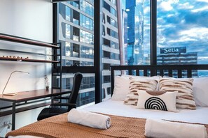 2 bedrooms, iron/ironing board, free WiFi, bed sheets - Splendid High 40+ level 2BR CBD Pool Gym Wi-Fi (Melbourne)