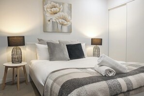 2 عدّة غرف نوم ومكتب ومكواة/لوح كي وواي فاي مجانًا