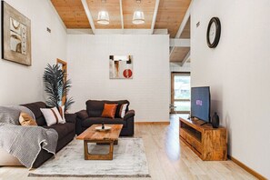 Télévision, cheminée