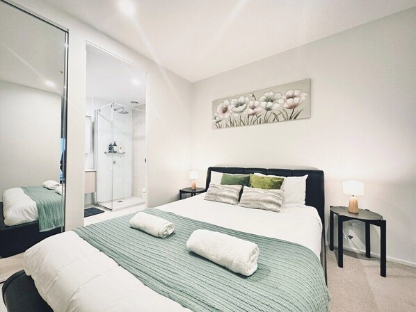 2 bedrooms, iron/ironing board, free WiFi, bed sheets