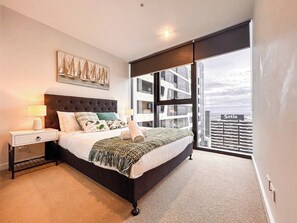 2 habitaciones, tabla de planchar con plancha y wifi gratis 