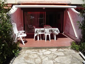 Outdoor dining - Beachfront Studio with Private Terrace & Parking, Sleeps 3 (Port Camargue)