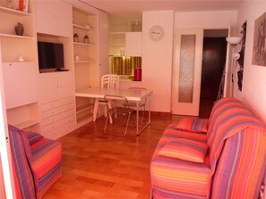 Living area - Beachfront Studio with Private Terrace & Parking, Sleeps 3 (Port Camargue)