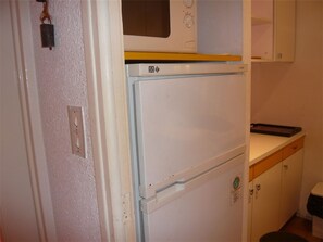 Interior - Beachfront Studio with Private Terrace & Parking, Sleeps 3 (Port Camargue)