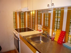 Private kitchen - Beachfront Studio with Private Terrace & Parking, Sleeps 3 (Port Camargue)