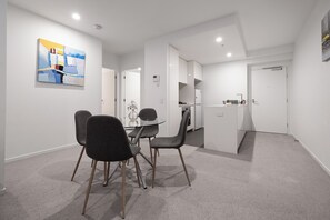 Dining - Panoramic Views 2BR with Pool and Free carpark (Footscray)