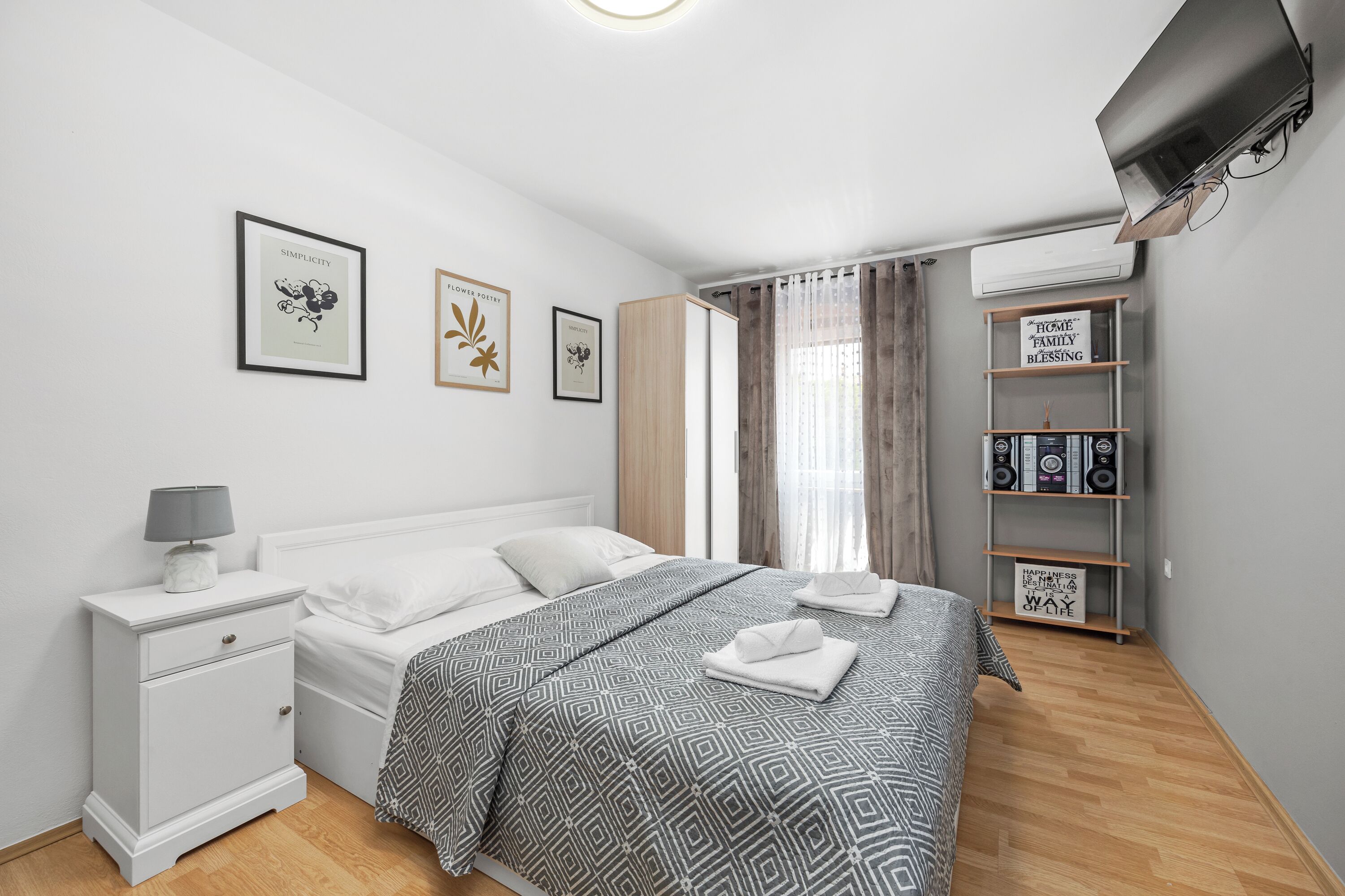 3 bedrooms, laptop workspace, iron/ironing board, free WiFi