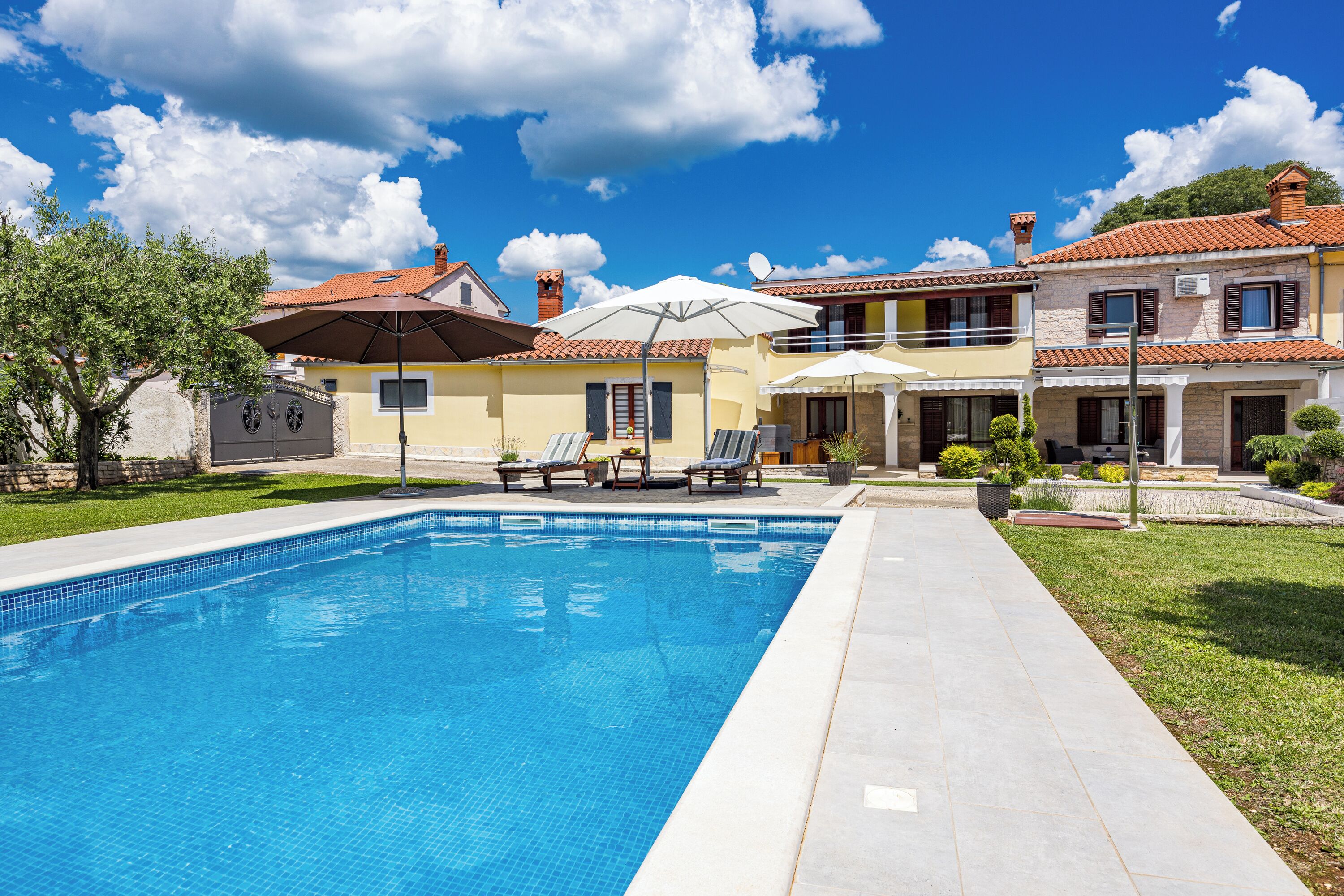 Familienhaus, Mehrere Schlafzimmer, Kühlschrank und Mikrowelle (Villa Ancora With Private Pool) | Pool | Außenpool (je nach Saison geöffnet)