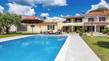 Familienhaus, Mehrere Schlafzimmer, Kühlschrank und Mikrowelle (Villa Ancora With Private Pool) | Pool | Außenpool (je nach Saison geöffnet)