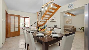 Family House, Multiple Bedrooms, Refrigerator & Microwave (Villa Ancora With Private Pool) | Dining