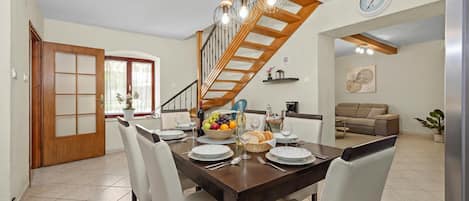 Family House, Multiple Bedrooms, Refrigerator & Microwave (Villa Ancora With Private Pool) | Dining