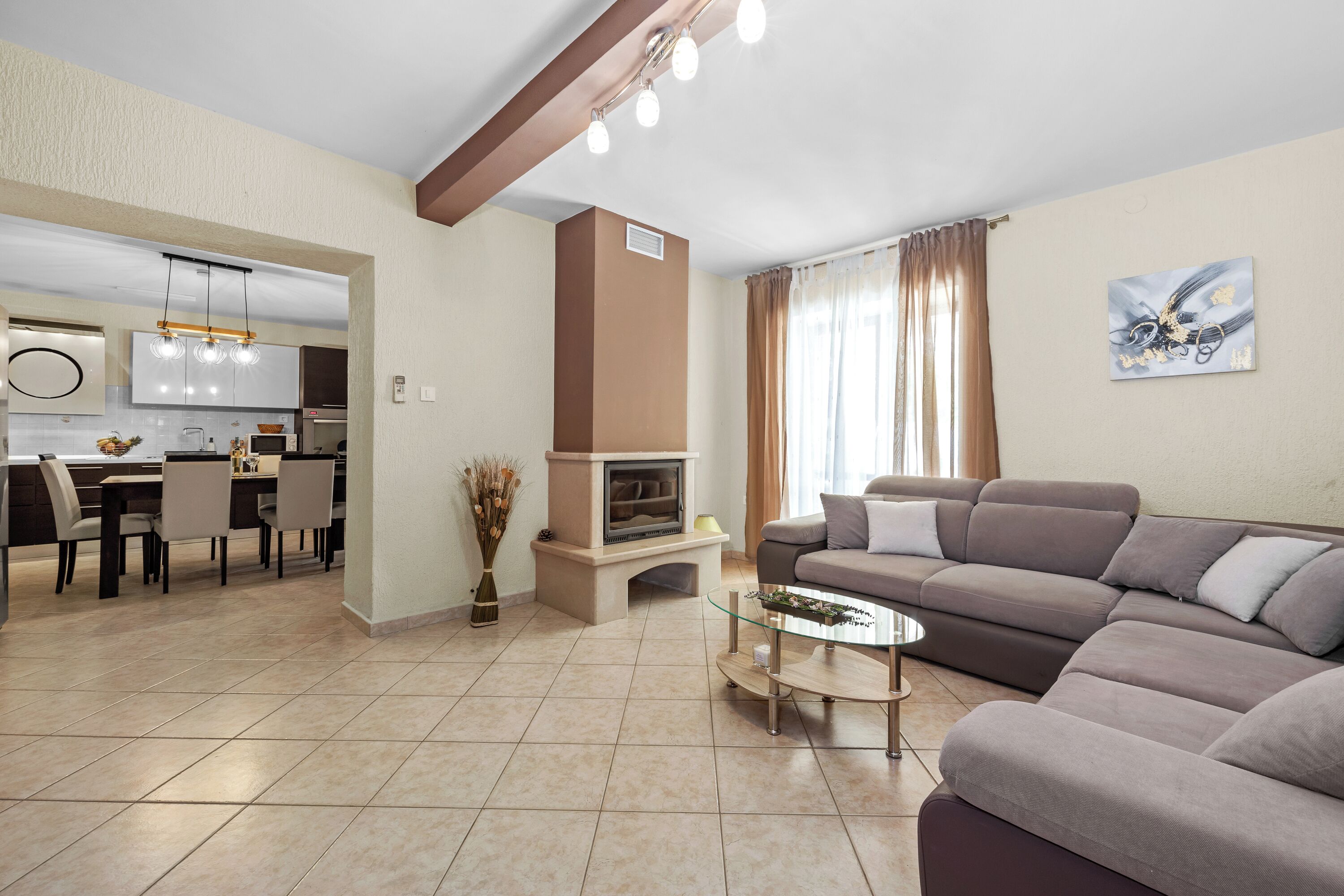 Familienhaus, Mehrere Schlafzimmer, Kühlschrank und Mikrowelle (Villa Ancora With Private Pool) | Wohnbereich | 21-Zoll-Flachbildfernseher mit Satellitenempfang, Kamin
