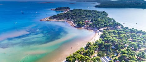 Vlak bij het strand