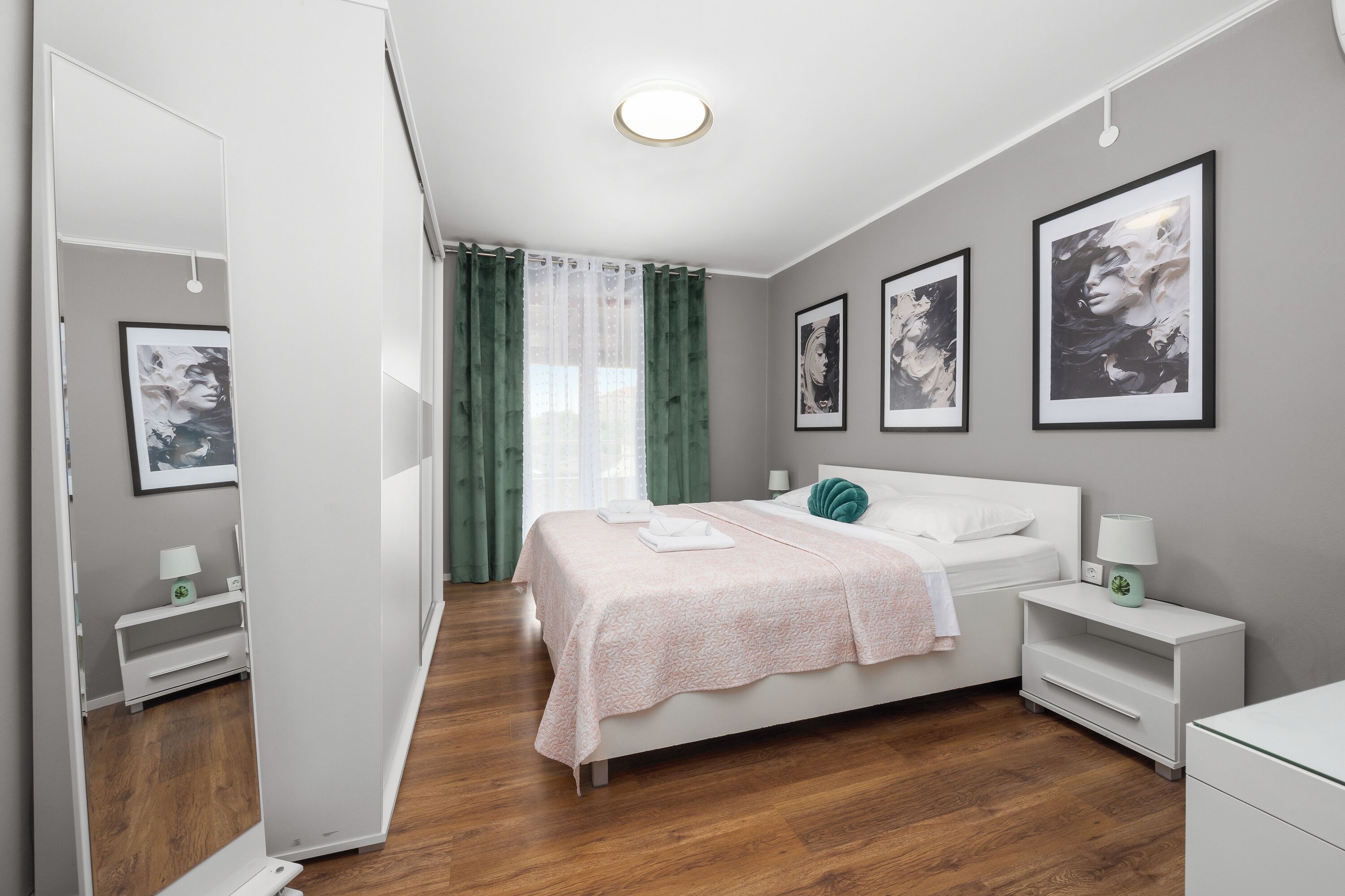 3 bedrooms, laptop workspace, iron/ironing board, free WiFi