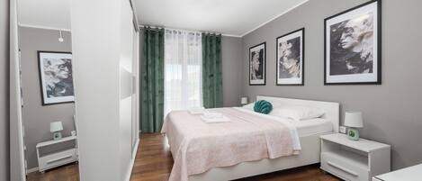 3 bedrooms, laptop workspace, iron/ironing board, free WiFi