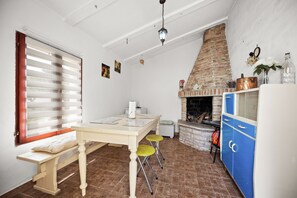 Family House, Multiple Bedrooms, Refrigerator & Microwave (Villa Ancora With Private Pool) | Interior