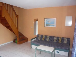 Living area - Duplex Provençal 2-BR w/Terrace, Garden & Pool Near Beach (Le Grau-du-Roi)