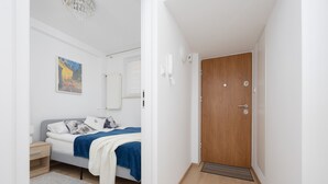 1 bedroom, bed sheets - Apartment in Downtown Warsaw by Renters (Warsaw)