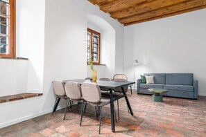 Two-Bedroom Suite | Living area | 50-inch flat-screen TV with cable channels - Limehome Krems Undstraße (Krems an der Donau)