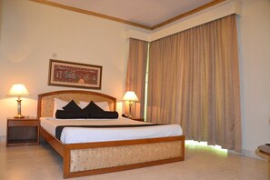 Deluxe Single Room, City View | Free WiFi, bed sheets - Hotel de Crystal Crown (Dhaka)