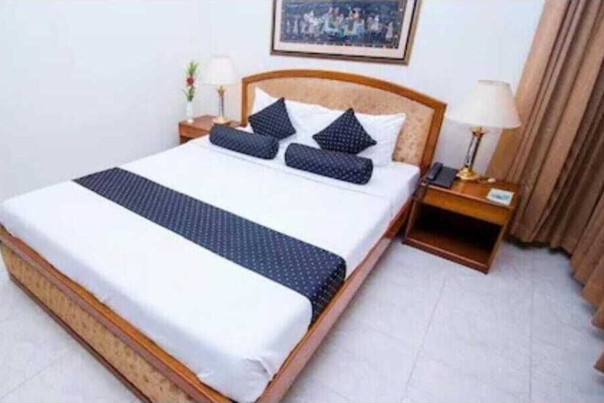 Free WiFi, bed sheets