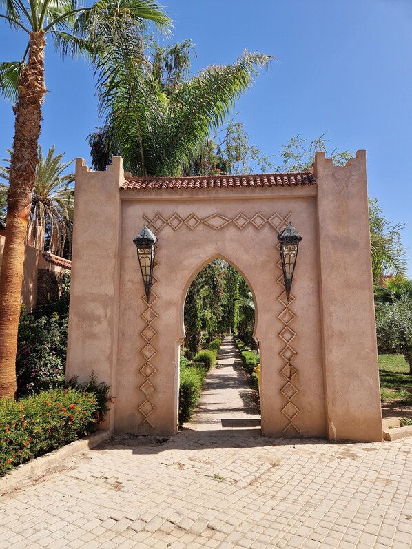 Property grounds - Villa Riad Marrakech Palmeraie (Marrakech)